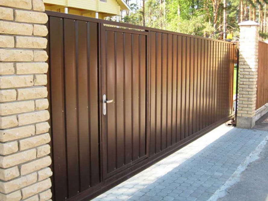 Откатные ворота с калиткой в Барнауле